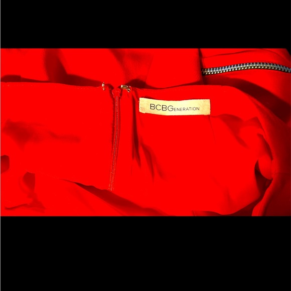 EUC Women’s BCBGeneration High-waisted Zippered Mini Skirt in Vermillion Sz 4 - Picture 3 of 3